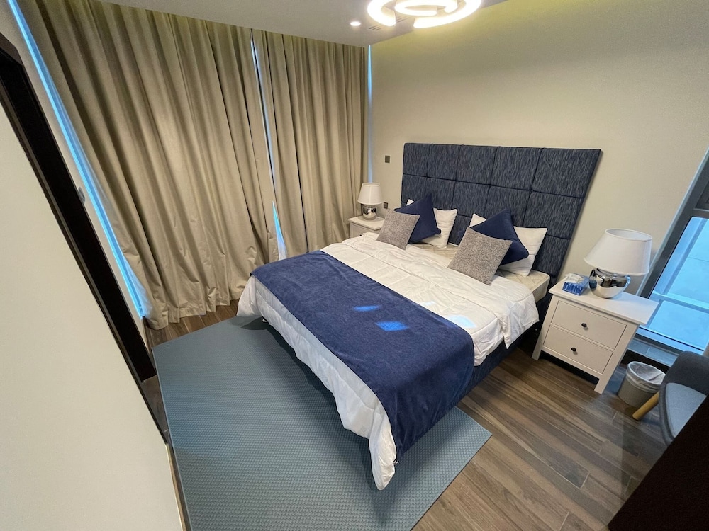 Best Townhouse On Jcv 4 Bedrooms With Jacuzzi