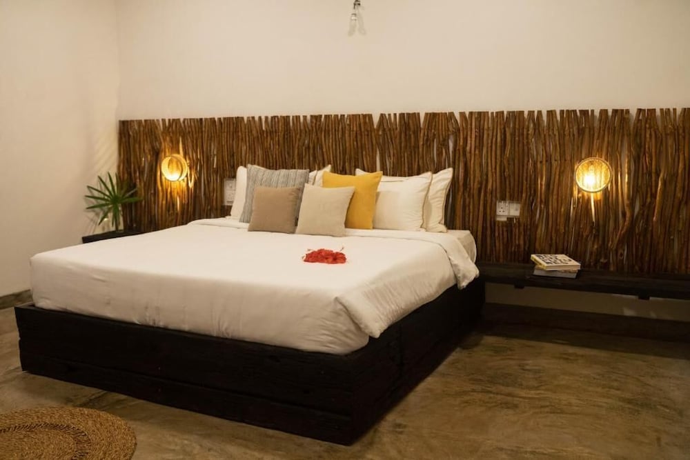 Banana Bunks Mirissa