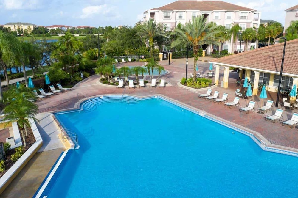 Spacious 2Bd Condo - Pool Hot Tub - Near I-drive