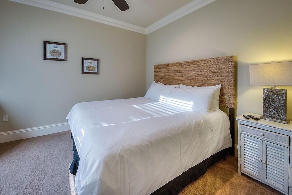 Acqualina 9 Bedroom Holiday Home by Five Star Properties