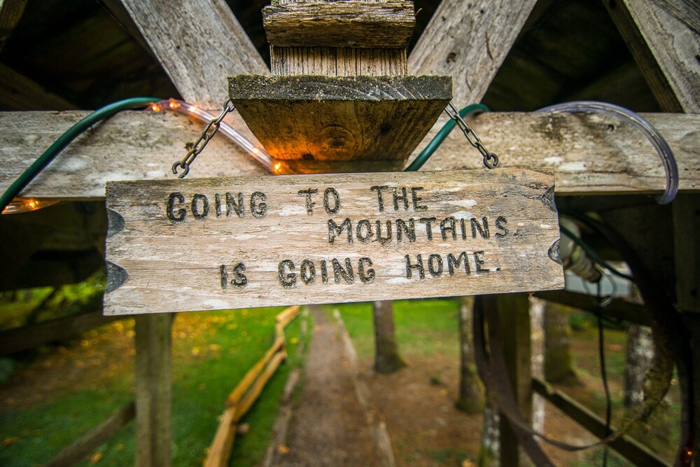 Mountain Meadows Inn