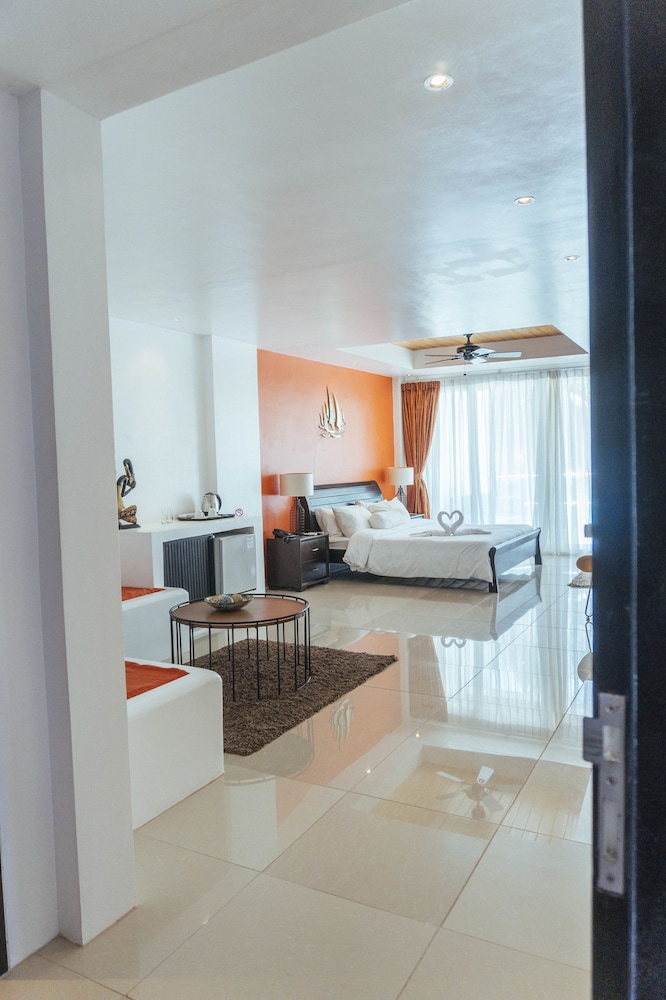 Calypso Beach & Dive Resort