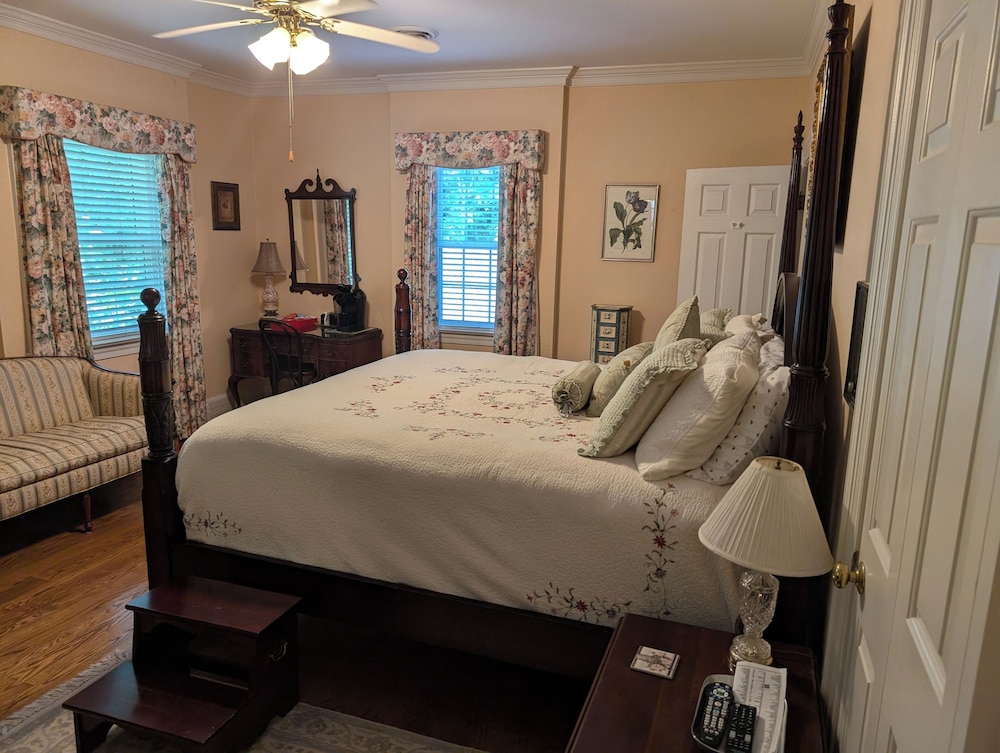 The Virginia Cliffe Inn