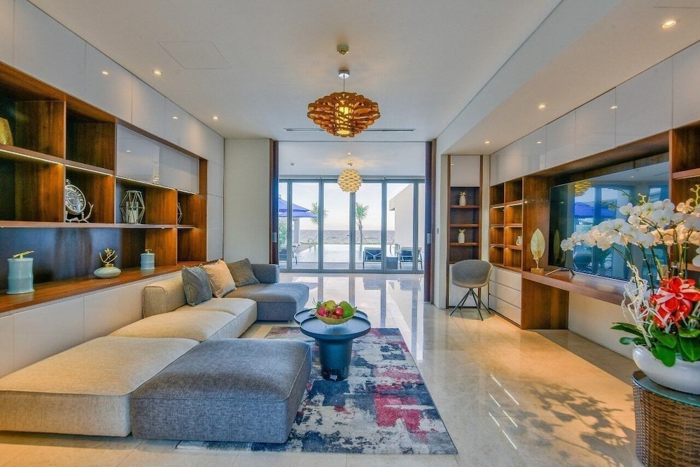 Luxury Yacht Villa