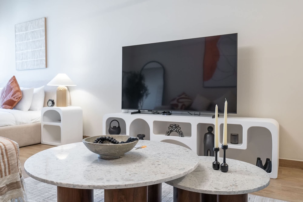 Chic Modern Studio Apartment for 2 in JVC