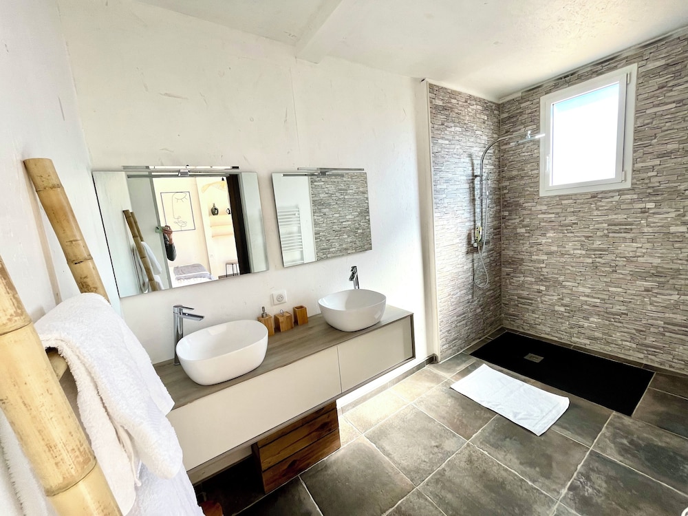 NUIKI Lodges
