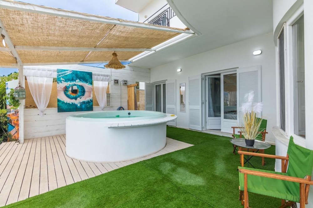 White Cycladic House With Jacuzzi