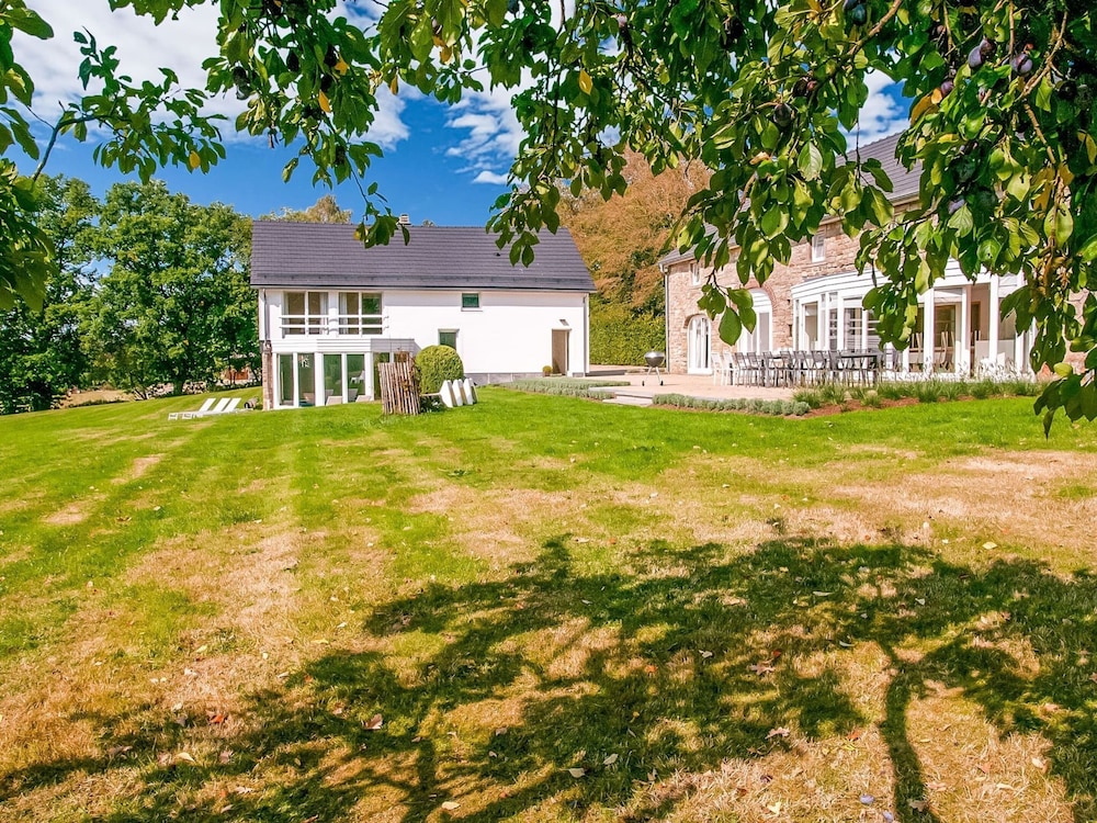 Luxurious Villa With Pool and Sauna, and Very Suitable for Culinary Workshops
