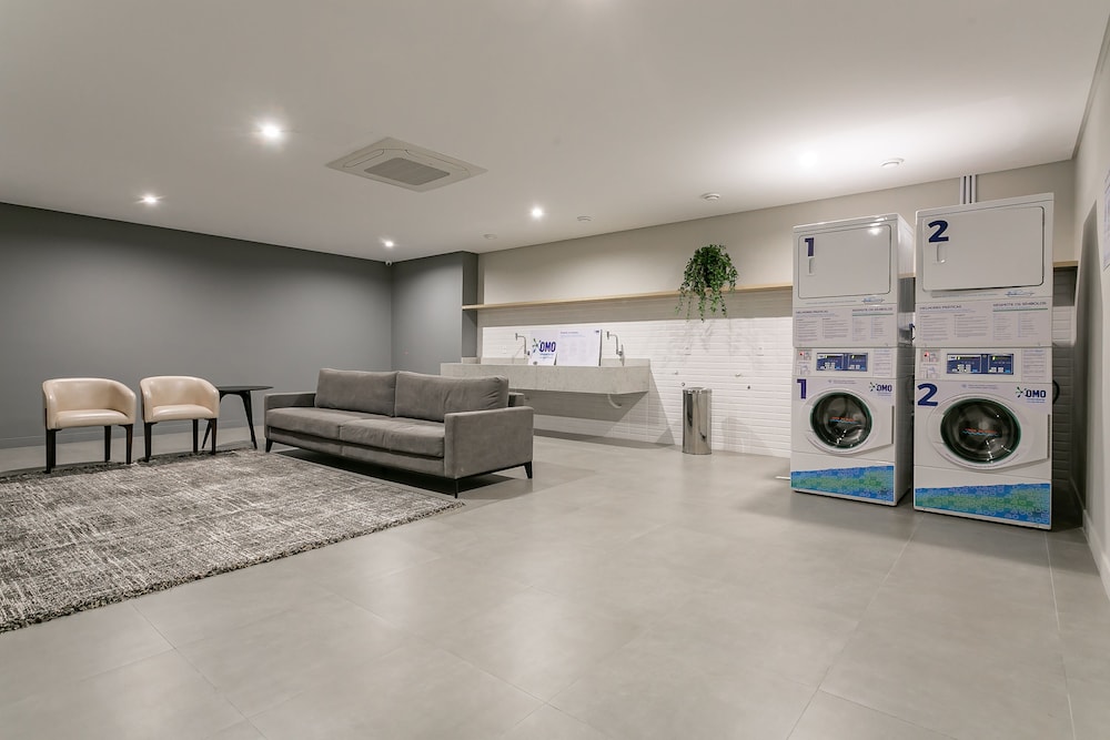 Studios Tower by Viva - Prédio com piscina e estacionamento no centro de Floripa