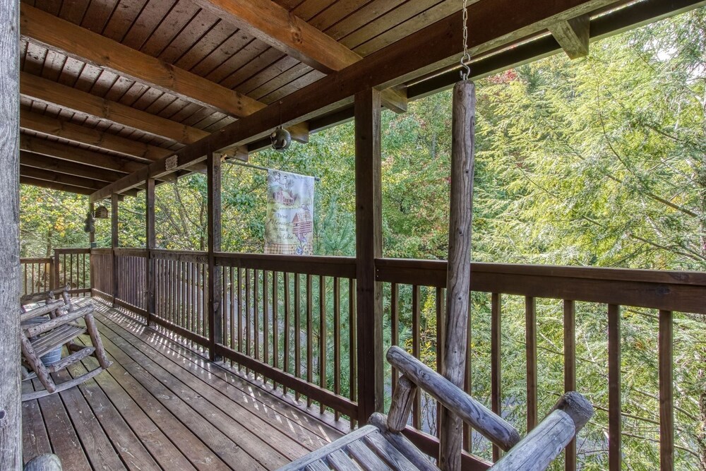 Er245 â Almost Heaven Great Location â Close To Town! 3 Bedroom Cabin by RedAwning view 2
