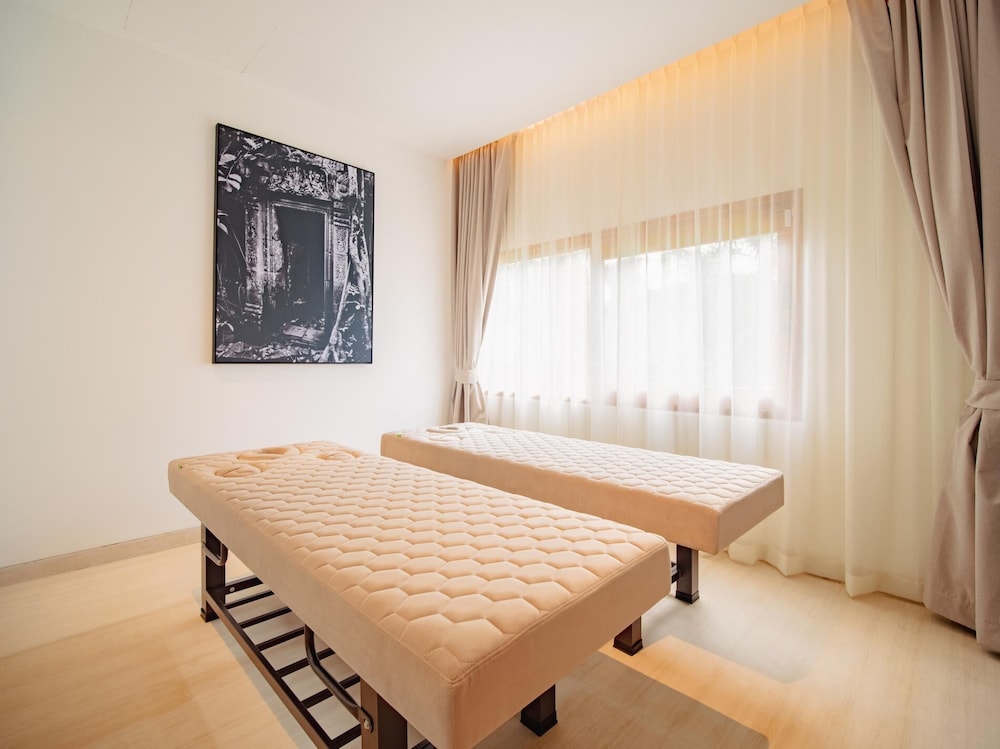 Luxurious 5bedroom White Estate Villa Private Lake