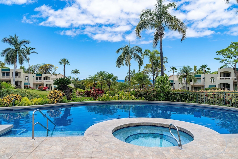Tropical Paradise in Luxurious 1br, 2ba Ground Floor Unit, Garden View, Palms 801