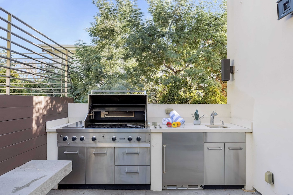 Kings Road West Hollywood Luxury Pool, Views, Firepit, Modern Design