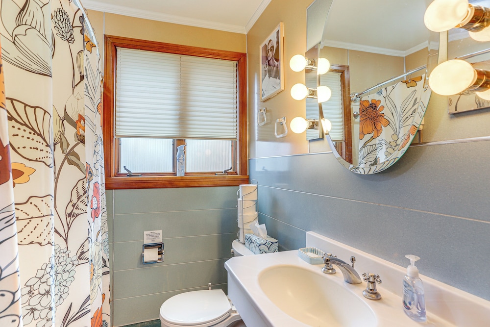< 1 Mi to Dtwn Tiffin: Home w/ Outdoor Space!