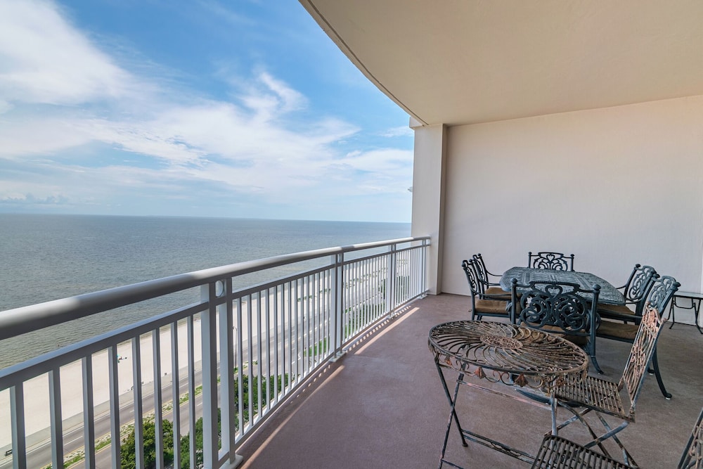 Penthouse Condo in Legacy Tower 1-1403 - Beachview 3 Bedroom 2 Bath Furnished