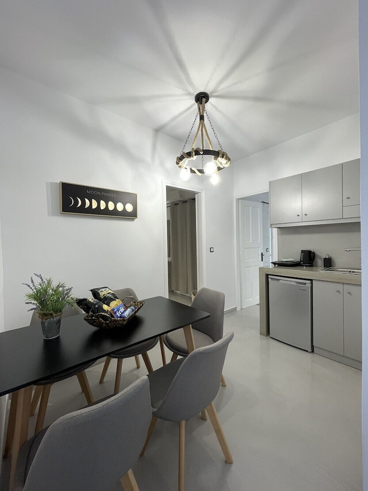 Zoumis Residence