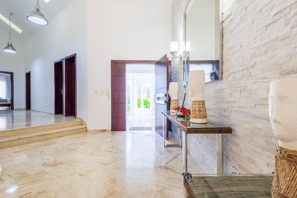 Villa Desiree 5BR Cocotal Luxury Villa Pool Maid