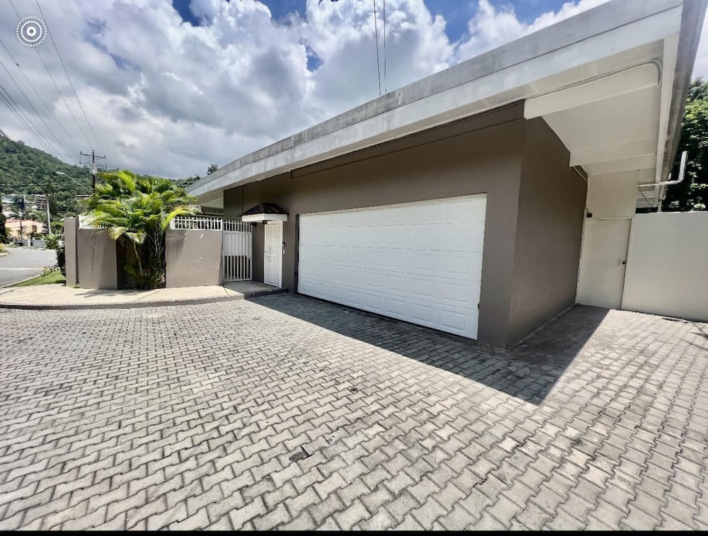 Luxury Hibiscus House