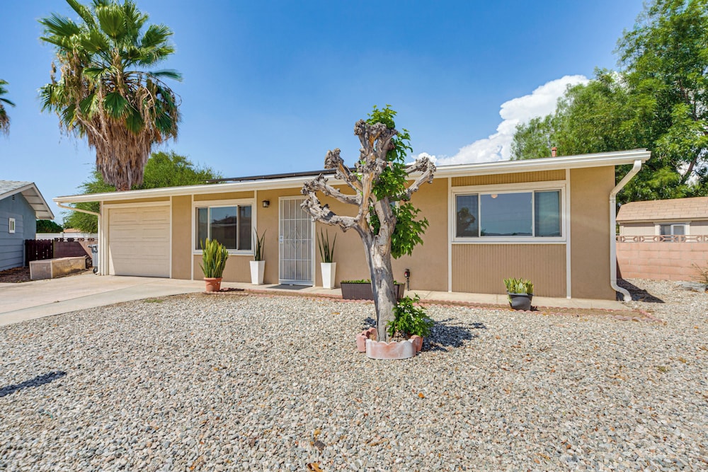Hemet Retreat w/ Peak Views + 2 Saunas