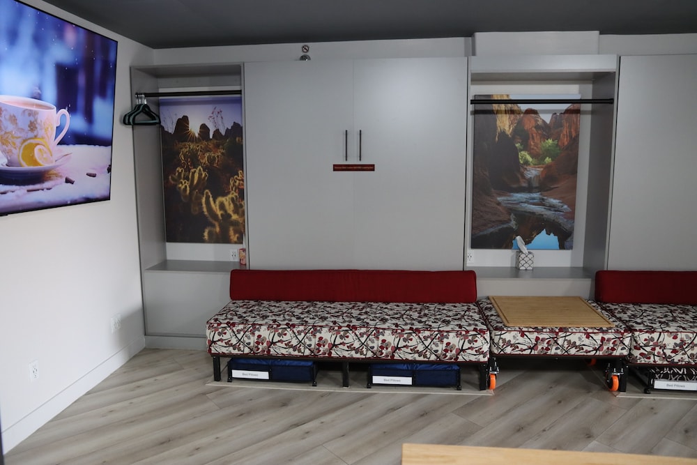 LVStripHouse Condos Sleeps up to 14