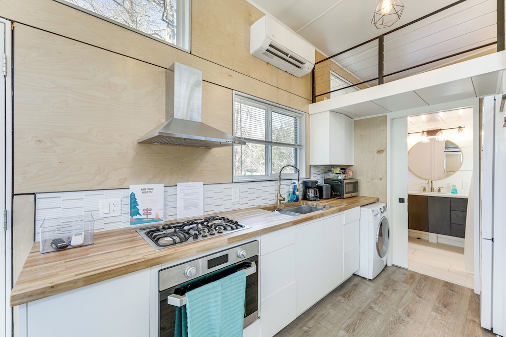 Hiking & Creek: Manor Tiny Home in Forest Retreat