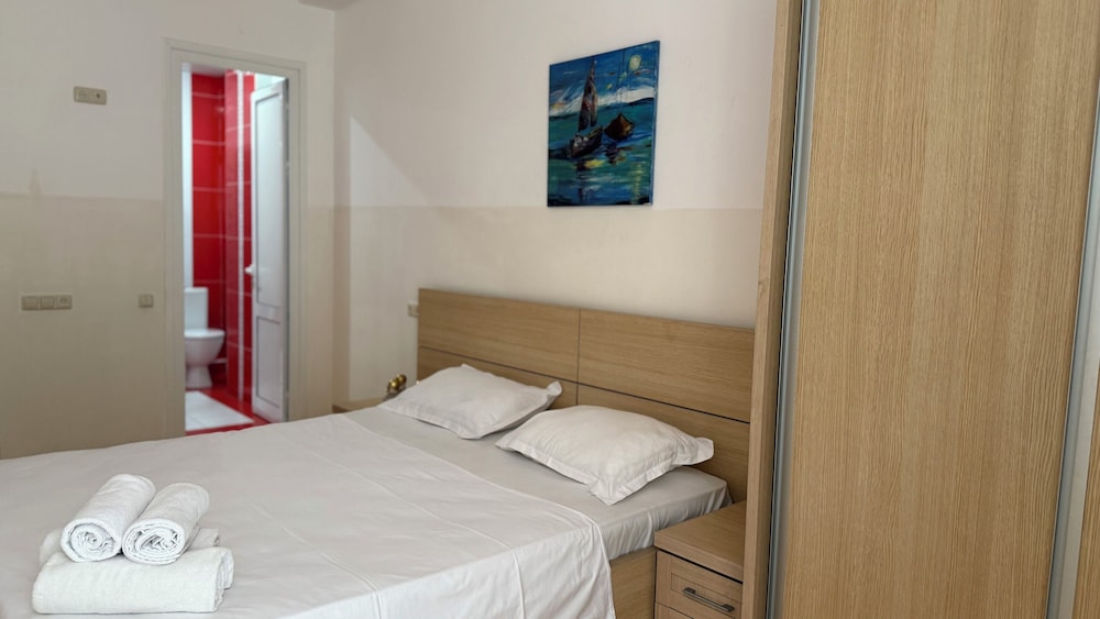 Comfortable apartments on Northern Avenue by Sweet Home