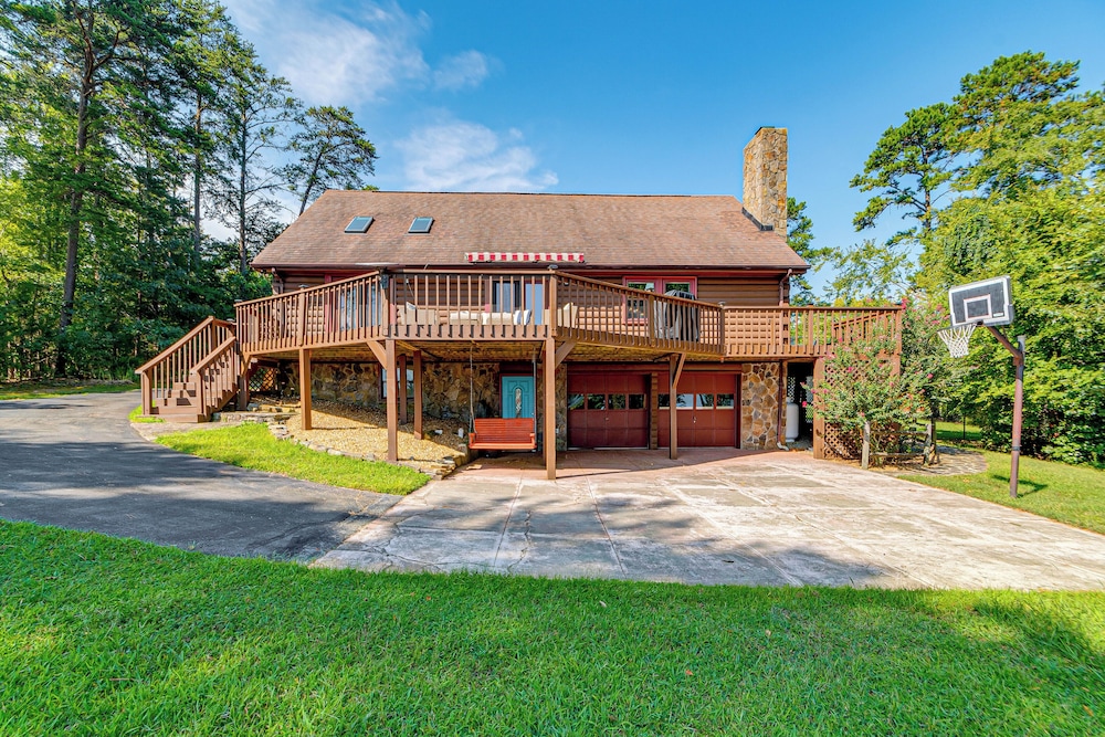 Hyco Lake Escape w/ Deck & Dock: Families Welcome!