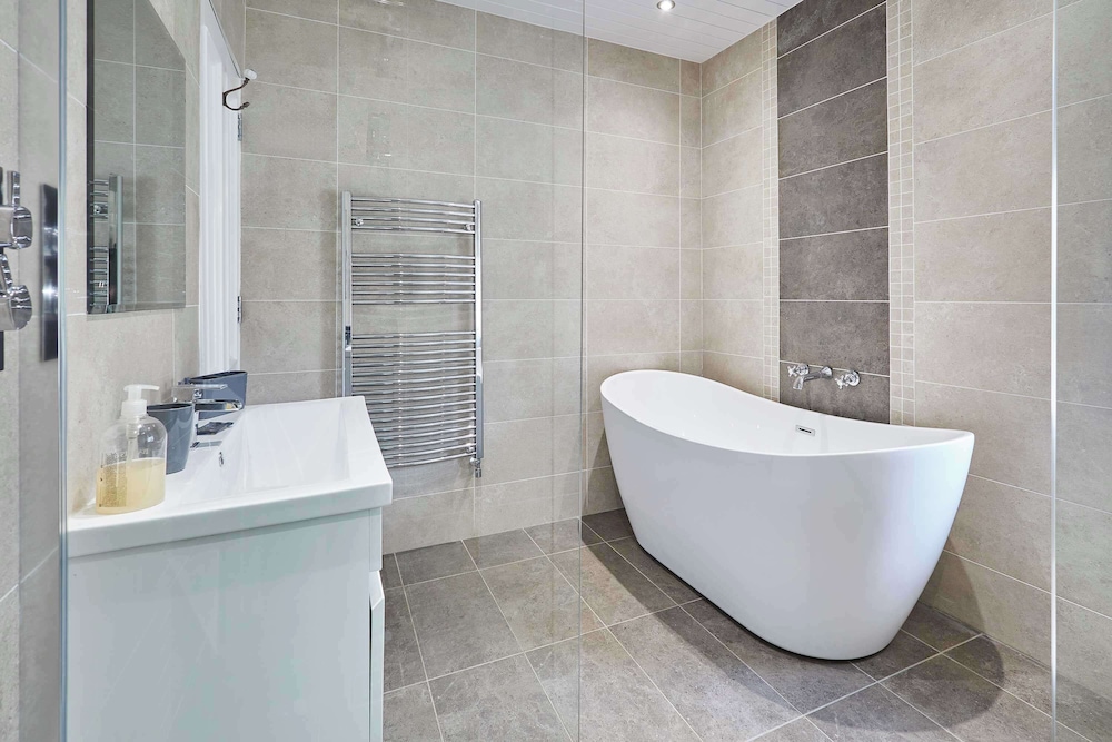 Mount Cottage, 5-beds, Sleeps 10, Pet Friendly