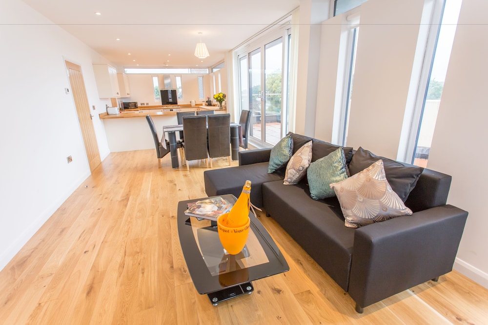 Oxford Vacations - Razia Apartments - Property Image 17