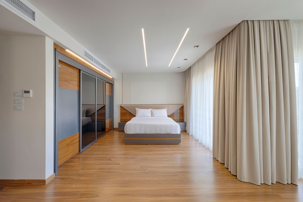 Vesta - Luxury Villa - 3BR - CFC II