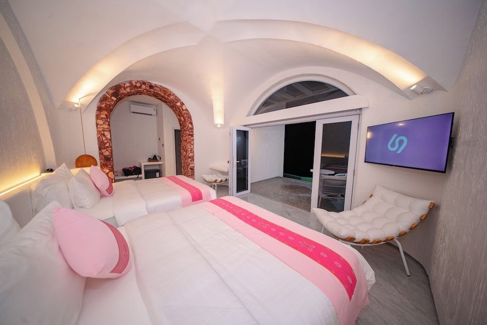 69 Resort & Beach Club by Loccal Collection, Labuan Bajo