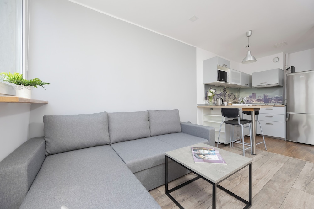 Al. Jana Pawła II Apartment by Renters view 3