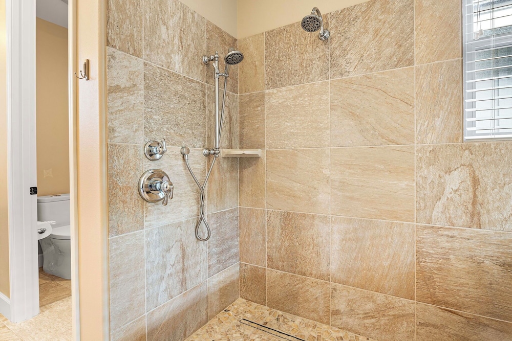 Hawaiian Unit - Outdoor Private Pool - Central AC - Vrkcv