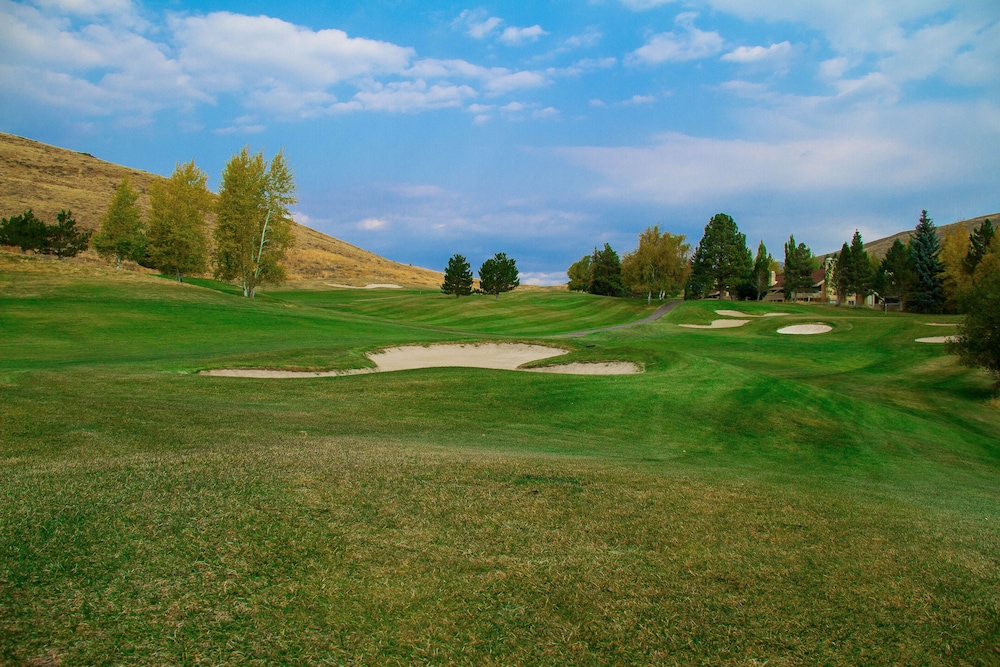 Elkhorn Village - Property Image 14