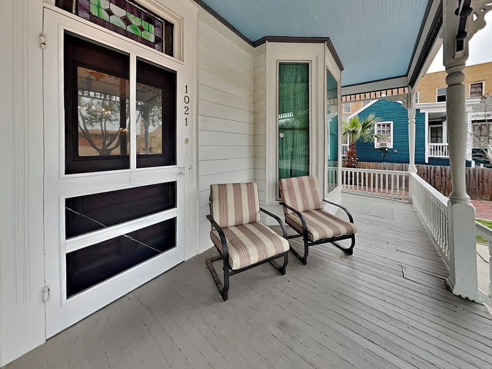 Victorian Rose by Ryson Vacation Rentals
