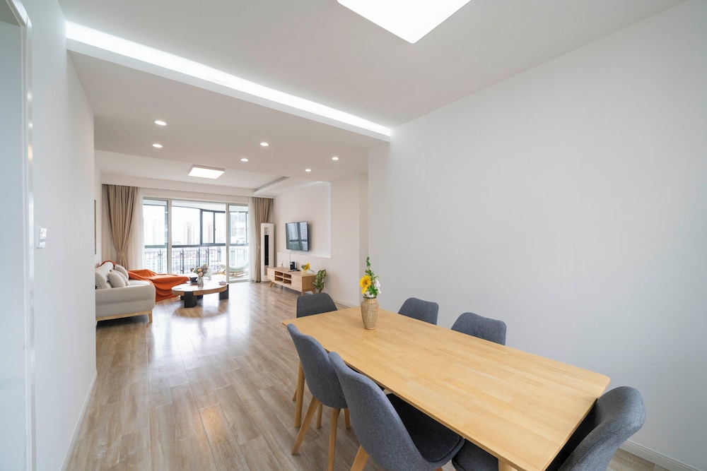 Tyms Tianshan 4BR 2BA APT Residence