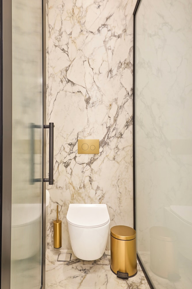Ermou 99 Intelligent Private Suites