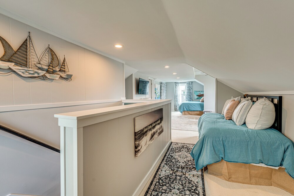 Canal-front St Clair Shores Home: 2 Mi to Dtwn