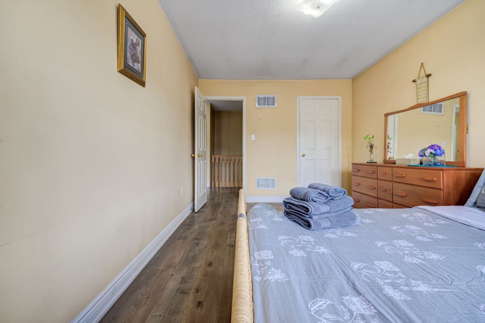 Brampton Retreat Quiet 2BR Residential Area