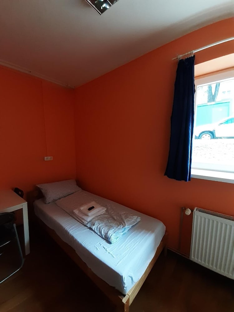 2-Rent Group Hostel Rooms&Apartments TUB19A