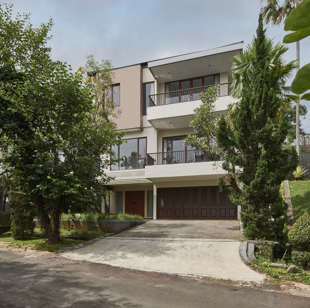 Oyama City View 4BR Villa with a Heated Pool