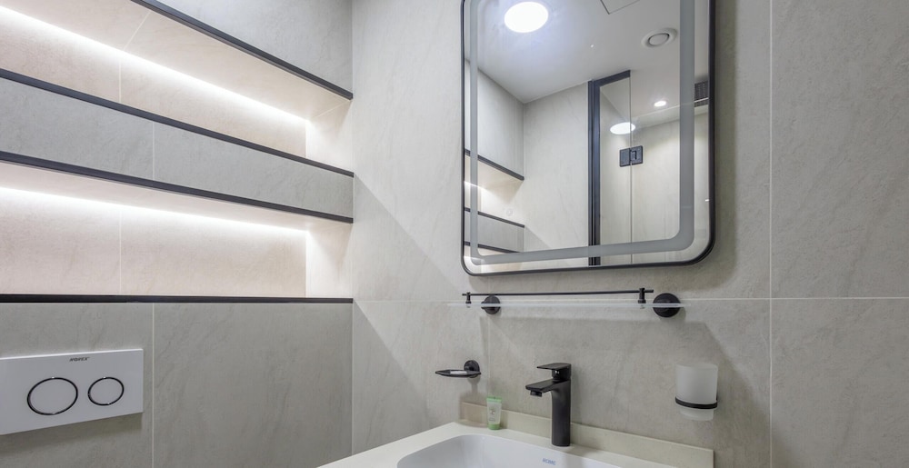LUX The Sky Dubai Eye View Suite