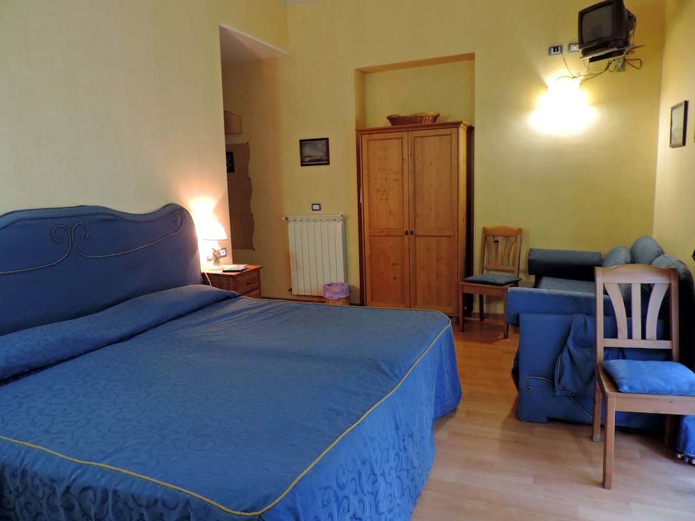 Bonapace Porta Nolana B&B