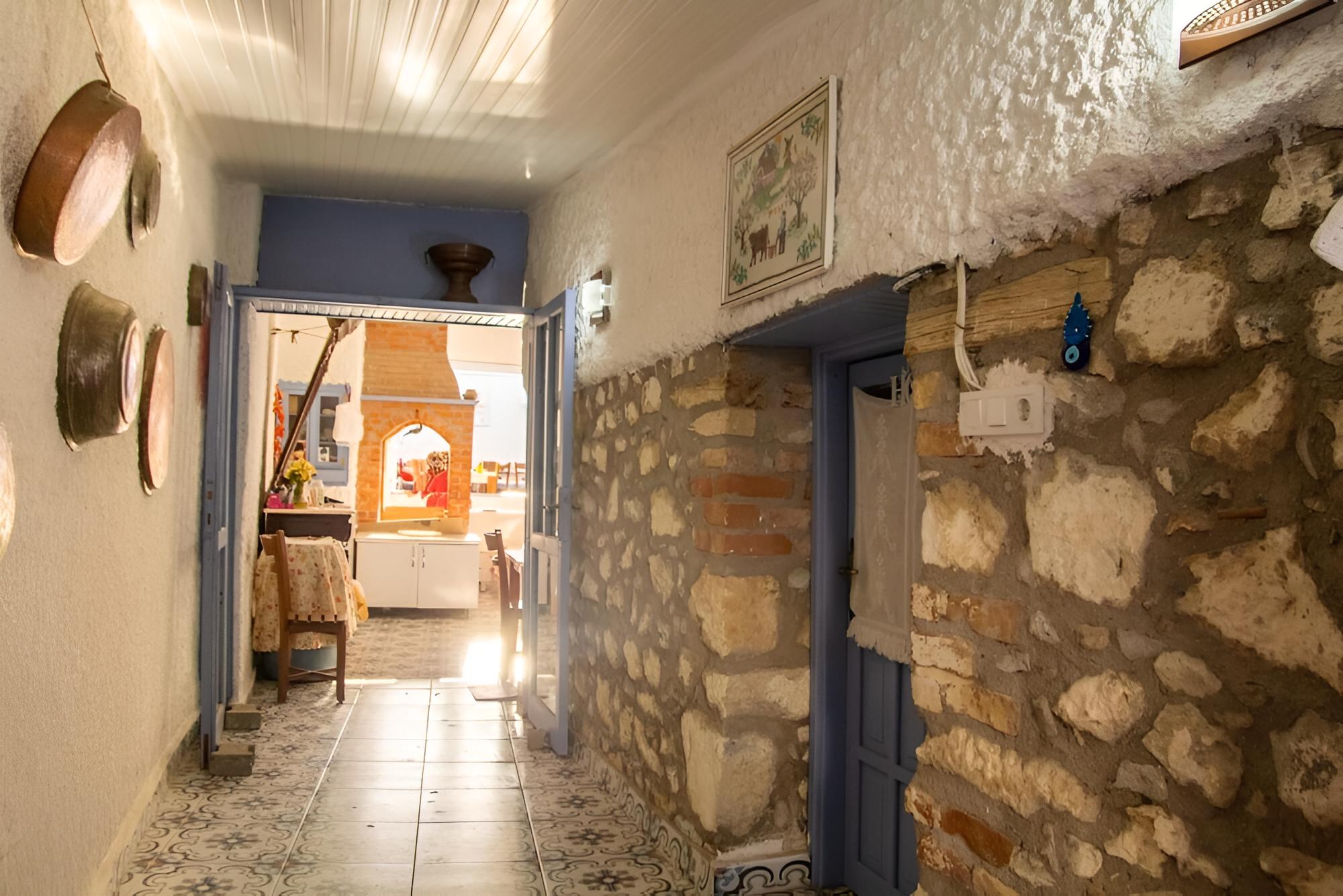 Historic House Near Sigacik Marina in Seferihisar view 5