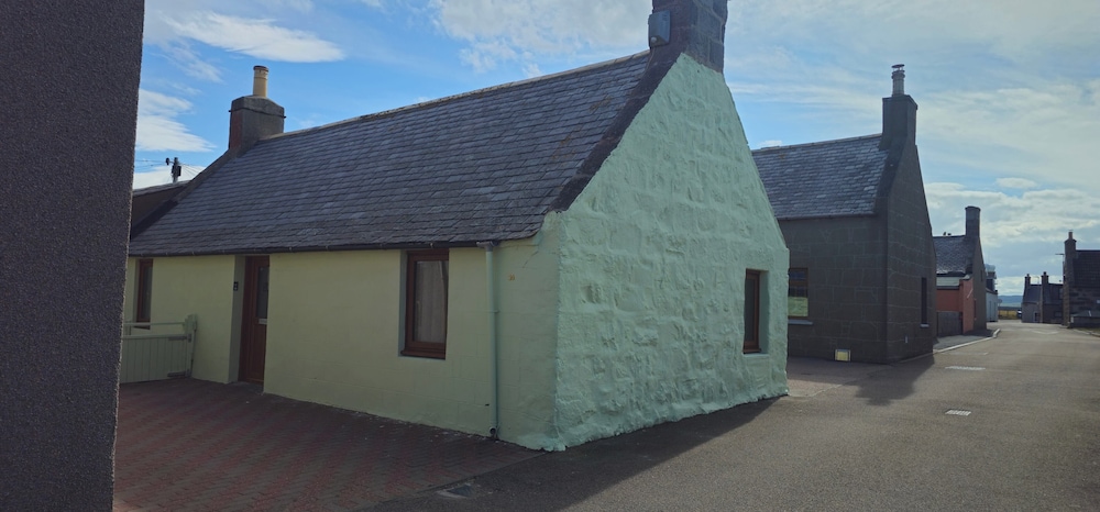 Coastal Cottage, Rosehearty- Pet Friendly-sleeps 4