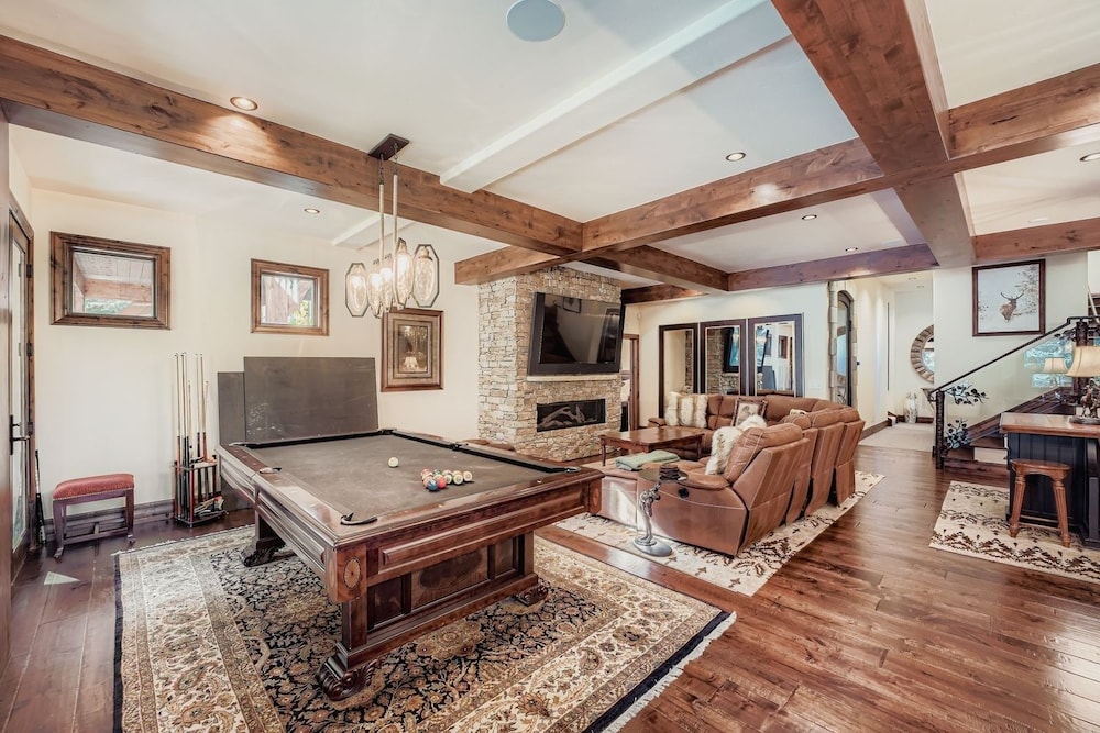 Fairway Drive Retreat 6 Bedroom Home