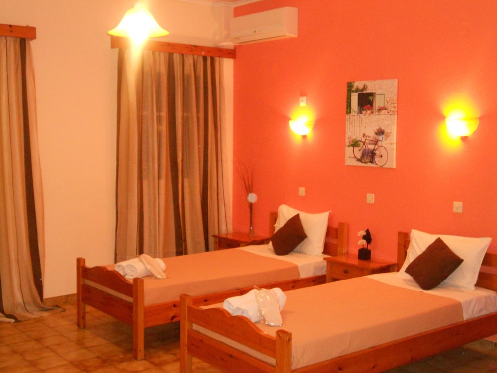 Elli Marina Studios & Apartments
