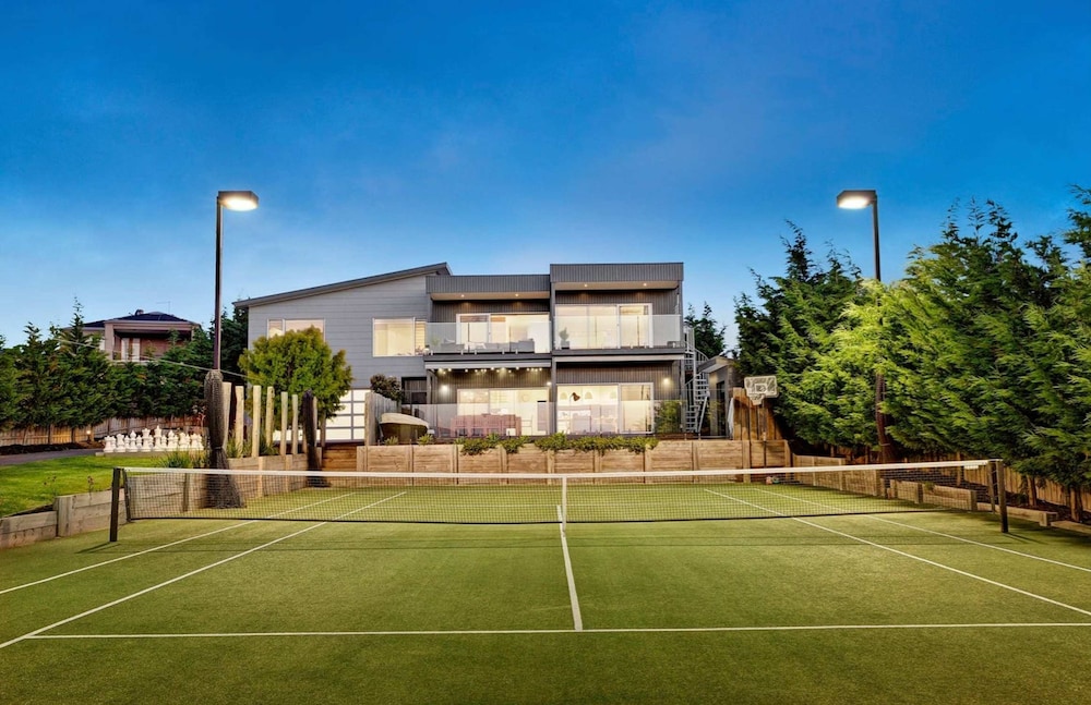 Stanford Luxury Pool Sauna Spa Tennis Court - Image 5