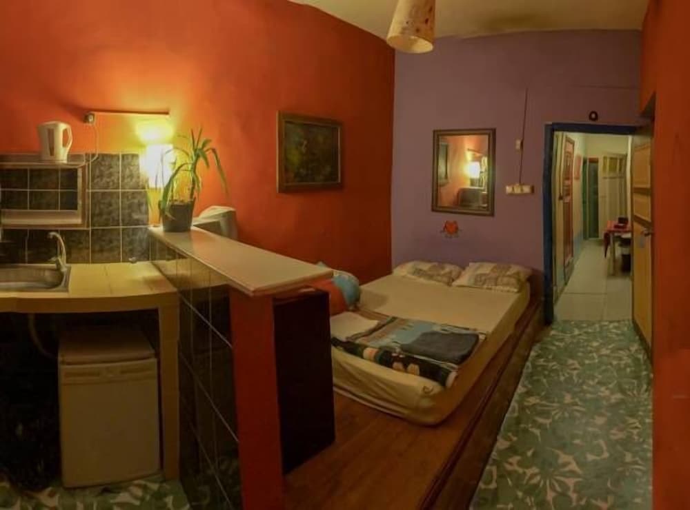 Chilloutlya Hostel&Bar