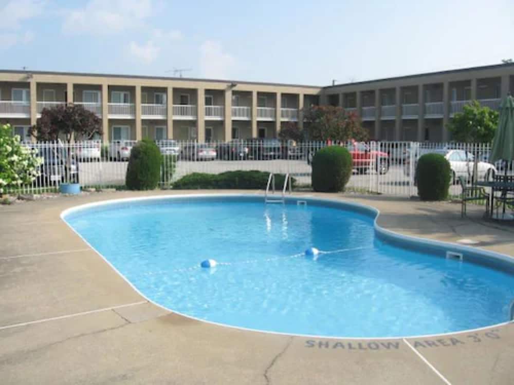Super 8 by Wyndham Windsor/Dougall